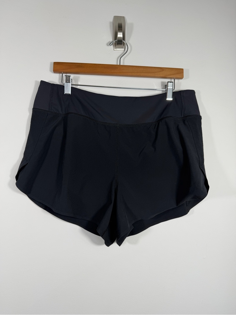 Athleta Run With It 3.5” Shorts Women’s L Black Lined Running Athletic